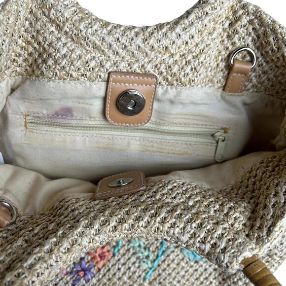 Vintage Straw Handbag with Floral Embroidery and Wooden Handles - Picture 3 of 6